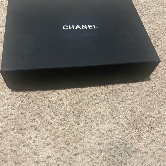 CHANEL Caviar Quilted Wallet On Chain - Picture 2 of 11